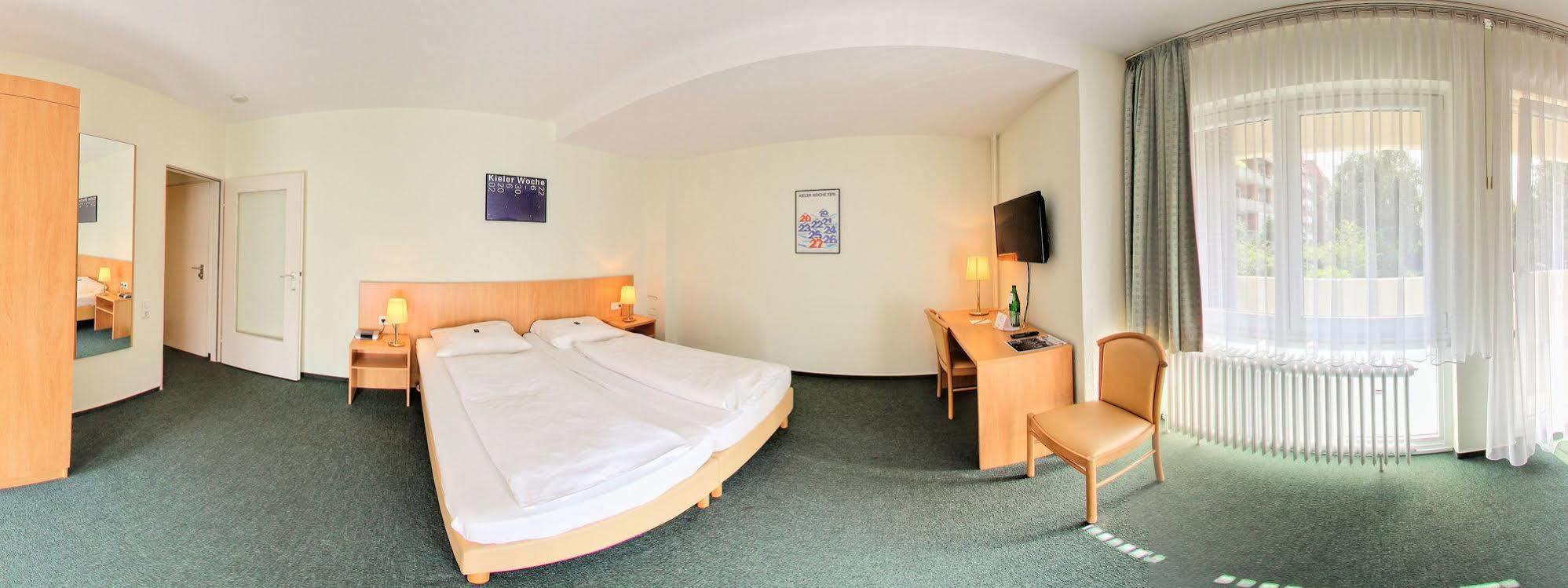 Hotel Wiking Kiel Exterior photo